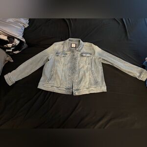 Women’s Lauren Conrad distressed 4 pocket  light wash denim jacket in size XXL